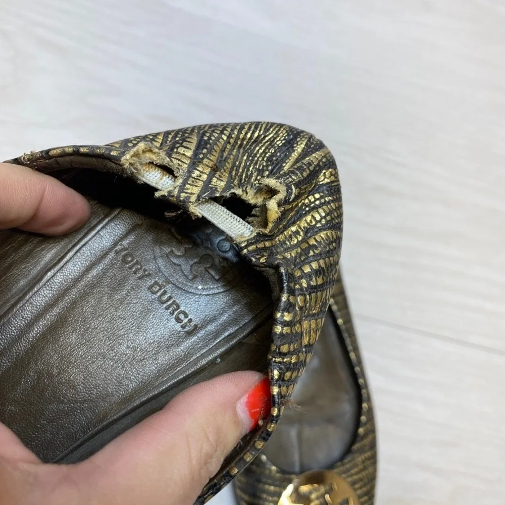 Flaw Tory Burch‎ Reva Ballet Flats Gold Metallic Snakeskin Logo Medallion 8.5M
